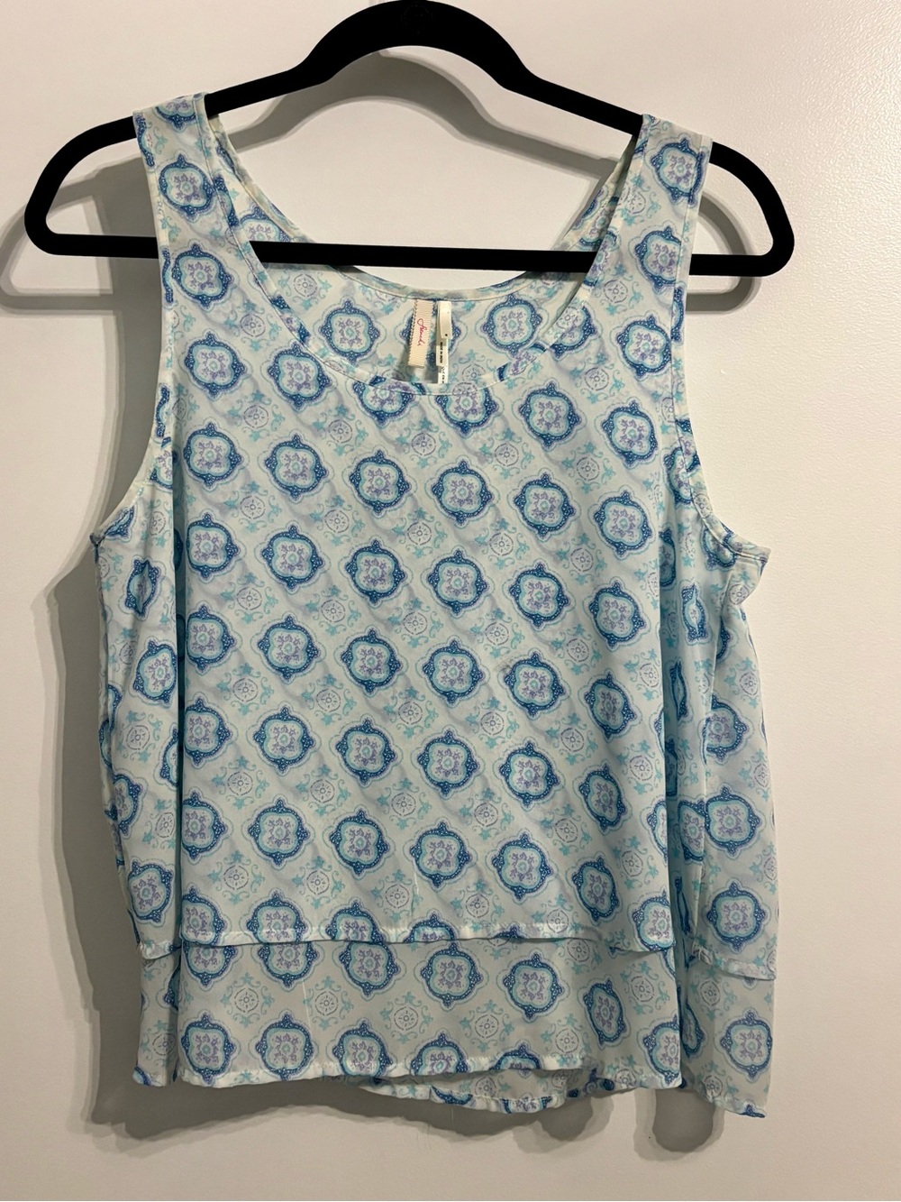 Frenchi Blue & White Medallion Scoop Neck Crop Tank